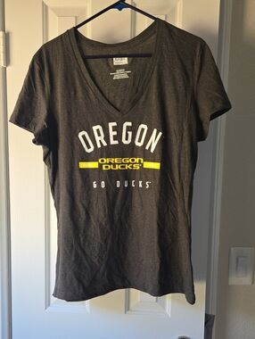 Oregon Ducks Women's Gray V-Neck Short Sleeve Tee-NWOT SIZE XL